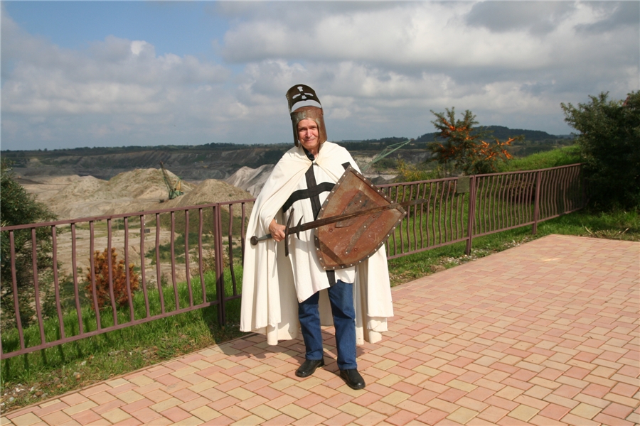 p0000049.jpg (437432 bytes)