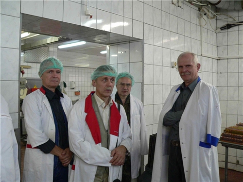 p0000005_2.jpg (144493 bytes)